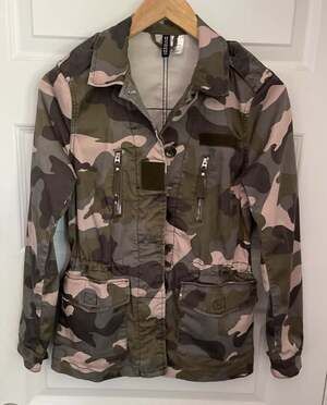 H&M Camo Fatigue Field Jacket Womens Sz 4 Pink Green Gray Black